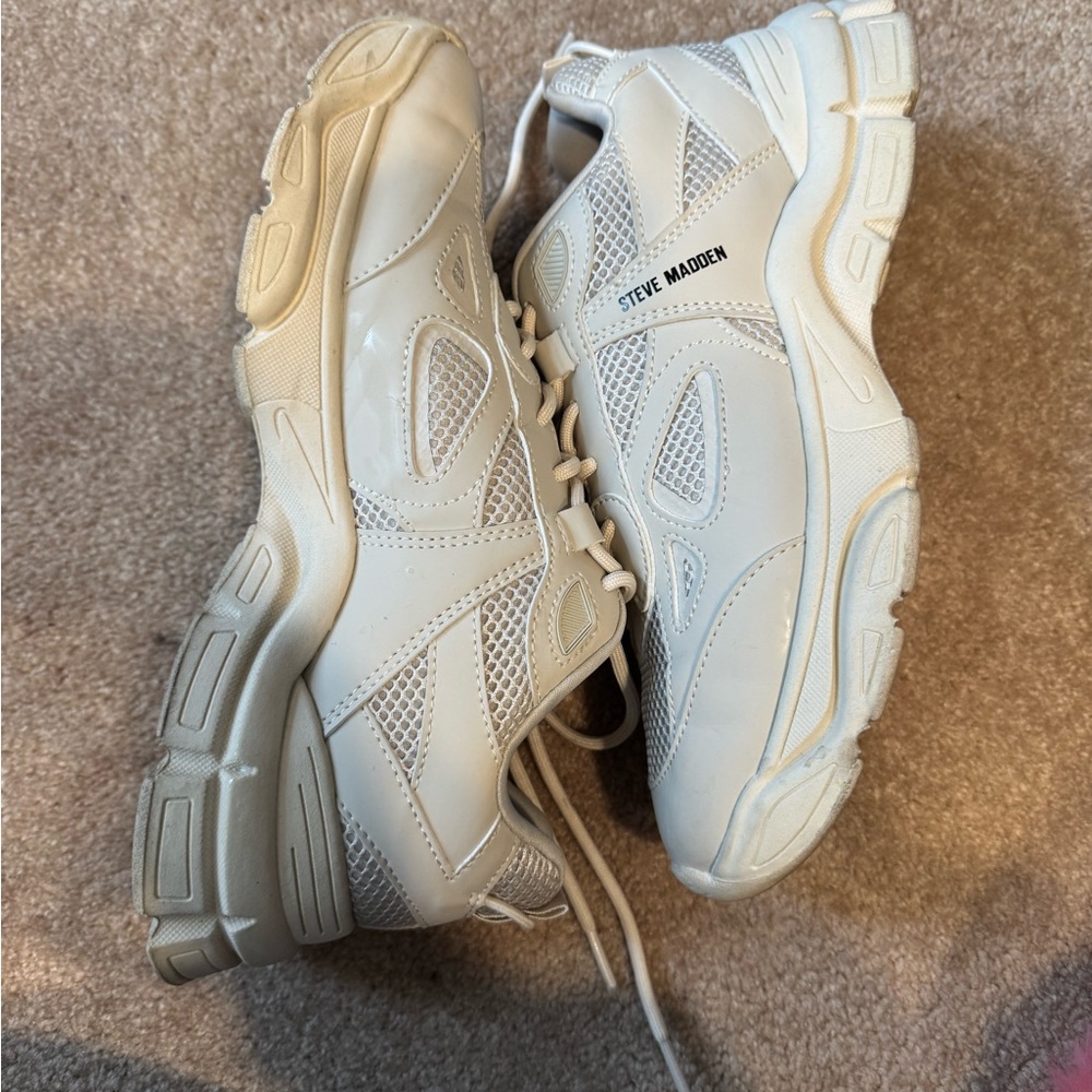 Steve Madden Women’s Clyde Beige/Tan Lifestyle Sneakers